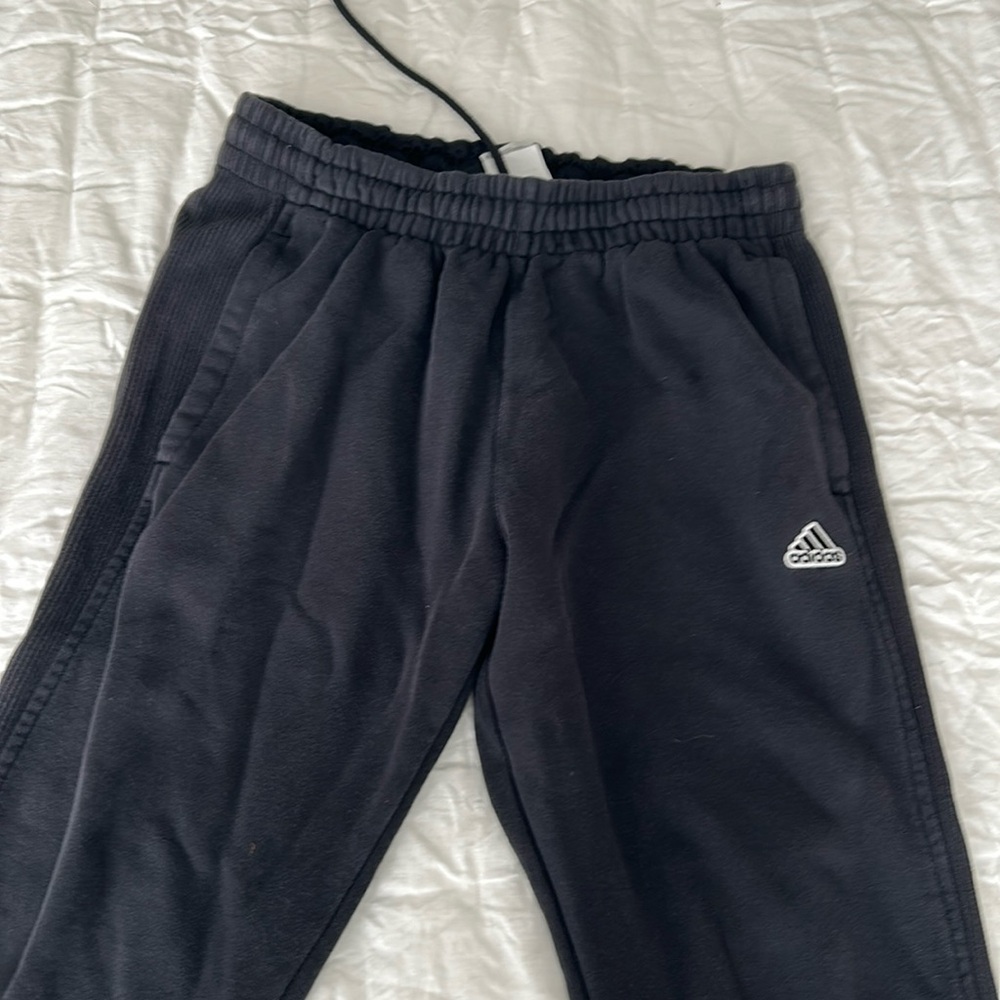 EUC - men’s Adidas sweatpants.  Size Large.  Pockets.
